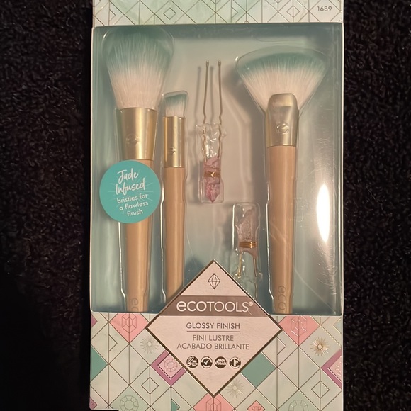 Jade infused Ecotools makeup brushes and Solar Flare 18 Color eyeshadow palette - Picture 2 of 7